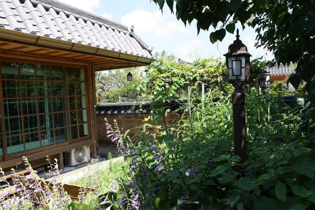 Dukmanjae Hotel Jeonju Exterior photo