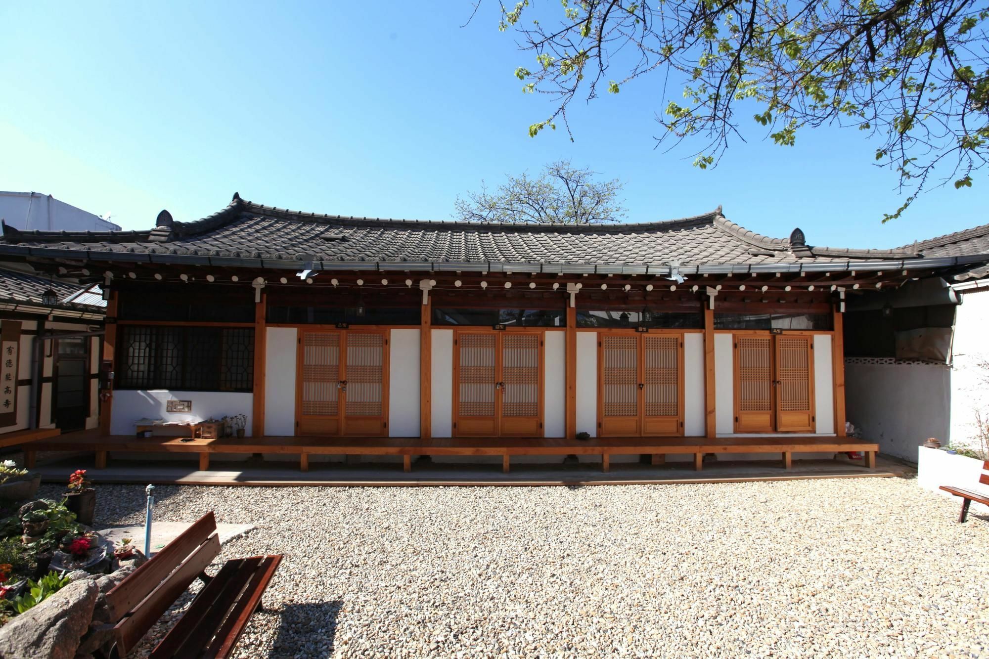 Dukmanjae Hotel Jeonju Exterior photo